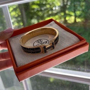 A72- 💯 % authentic Hermès click clack bracelet